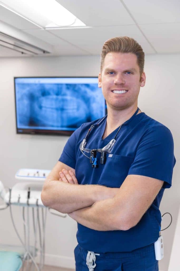Dr Maxime Desroches - Dentiste / Dentist - Centre Dentaire Ahuntsic